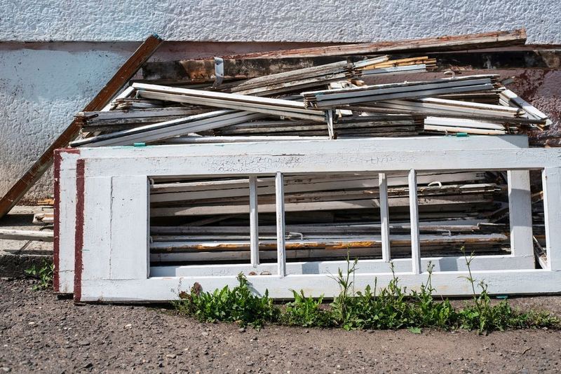 Estruturas metálicas empilhadas para desmantelamento